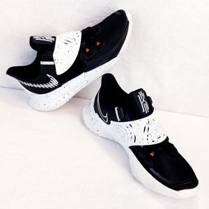 NIKE KYRIE LOW 3 TB BASKETBALL SHOES